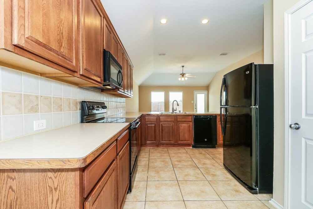 1235 Sweetwater Dr - Photo 6 of 16