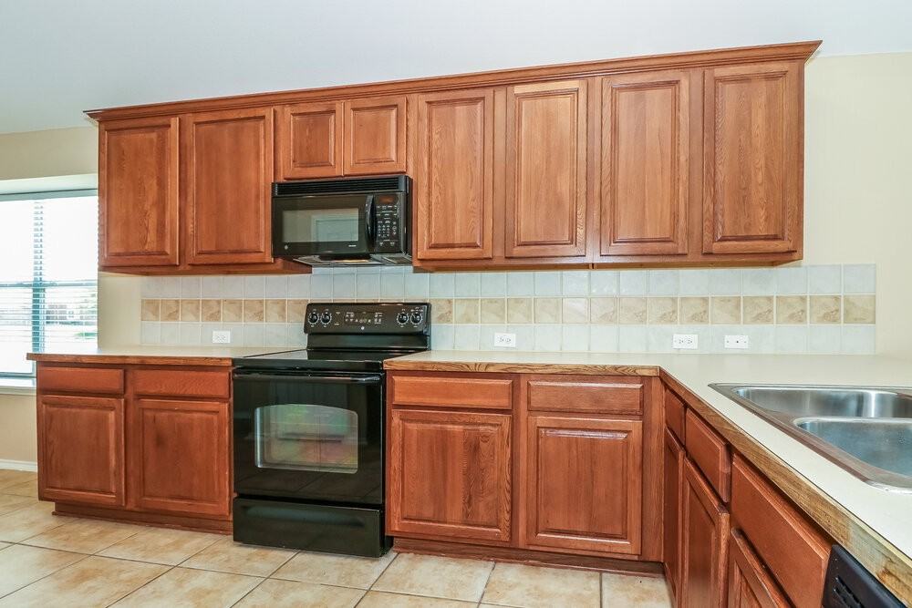 1235 Sweetwater Dr - Photo 7 of 16