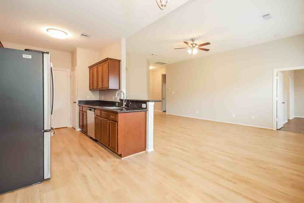 32103 Sue Ln - Photo 6 of 16