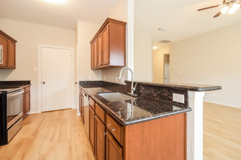 32103 Sue Ln - Photo 7 of 16