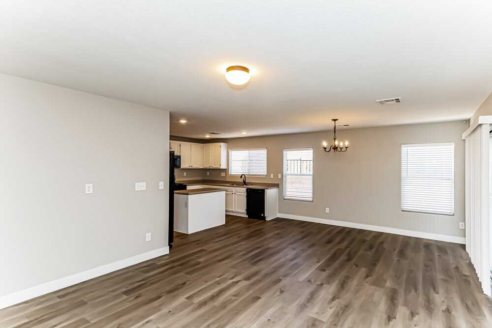 570 Swiss Cottage Ave - Photo 6 of 17