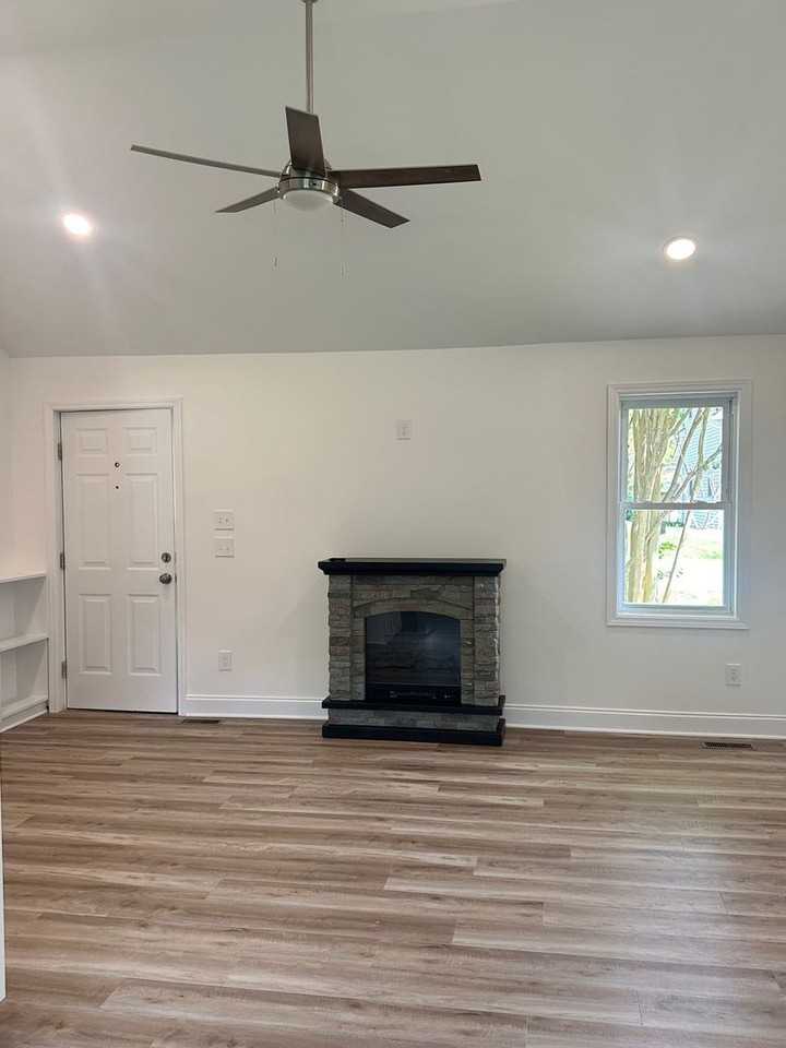 1915 Wells Dr - Photo 4 of 9