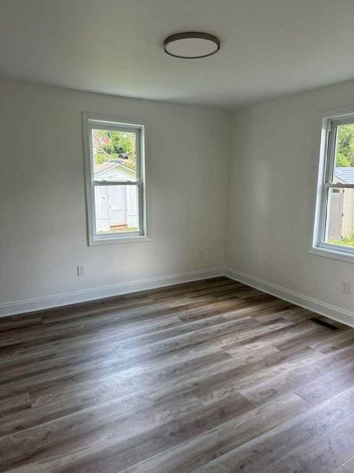 1915 Wells Dr - Photo 6 of 9