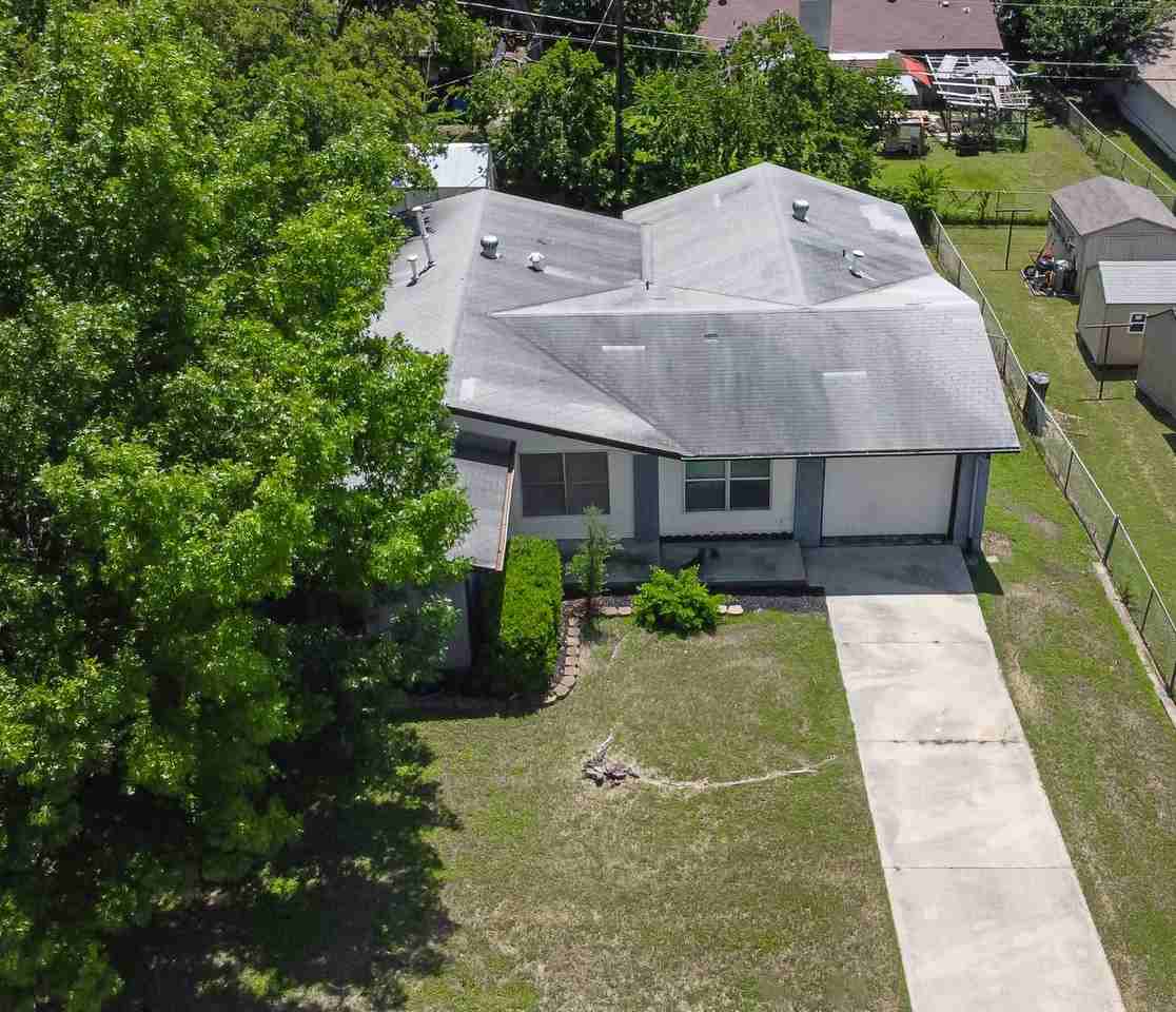 808 Carmen St - Photo 2 of 33