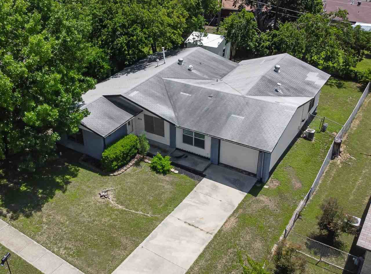 808 Carmen St - Photo 3 of 33