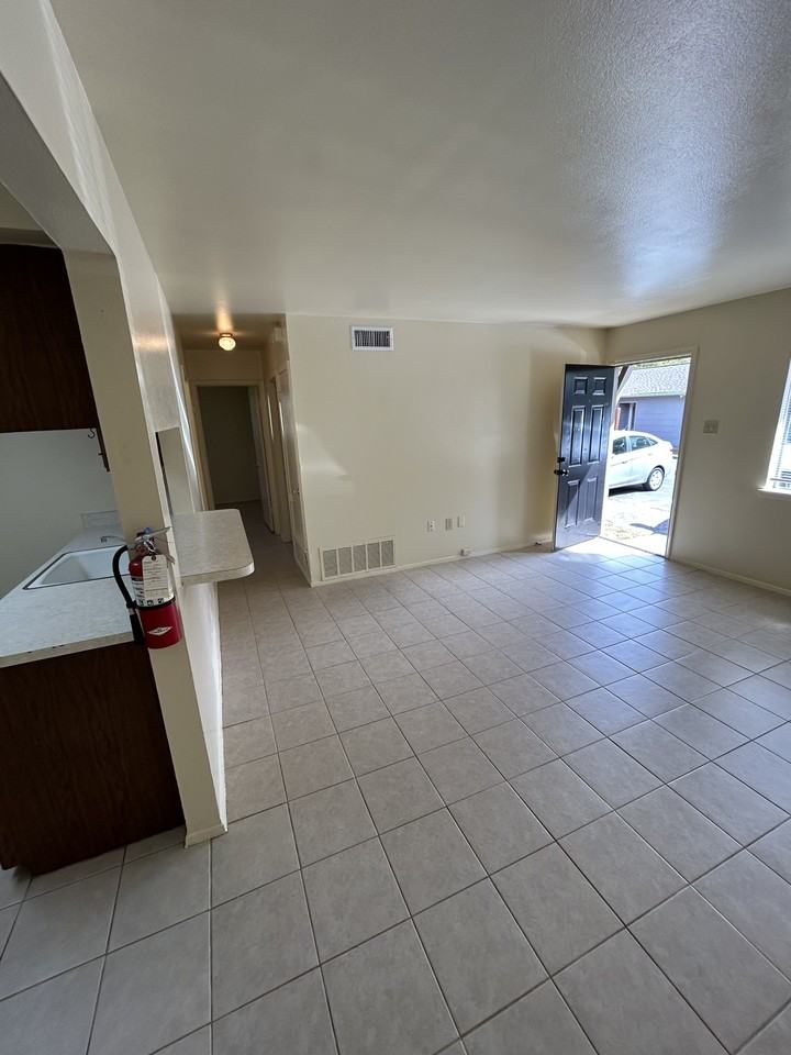 128 Moore St #6 - Photo 4 of 6