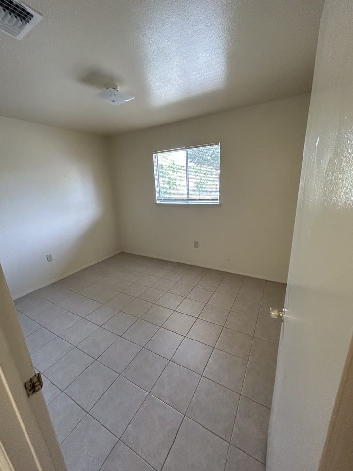 128 Moore St #6 - Photo 5 of 6