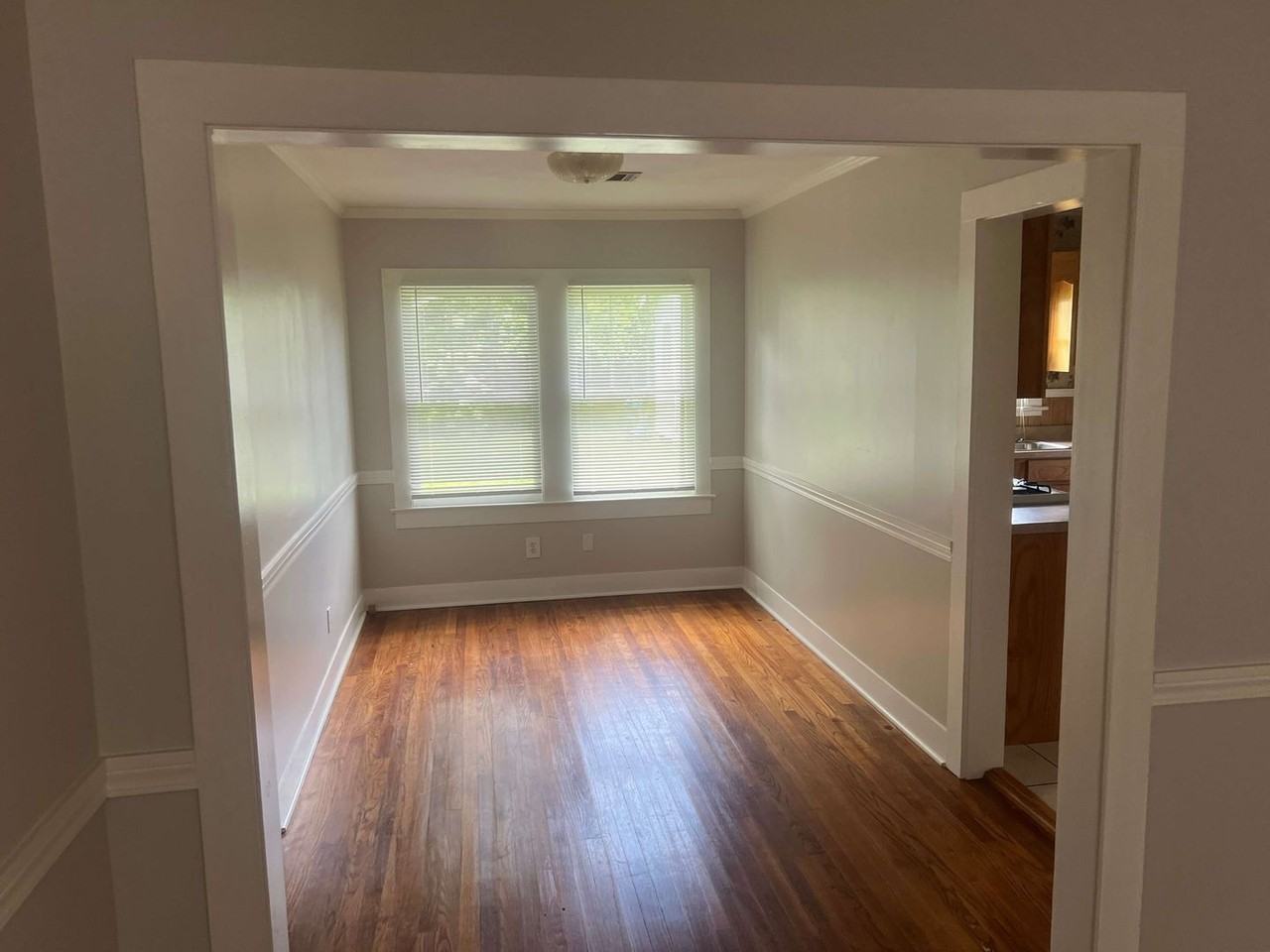 313 Saint Thomas St - Photo 3 of 17