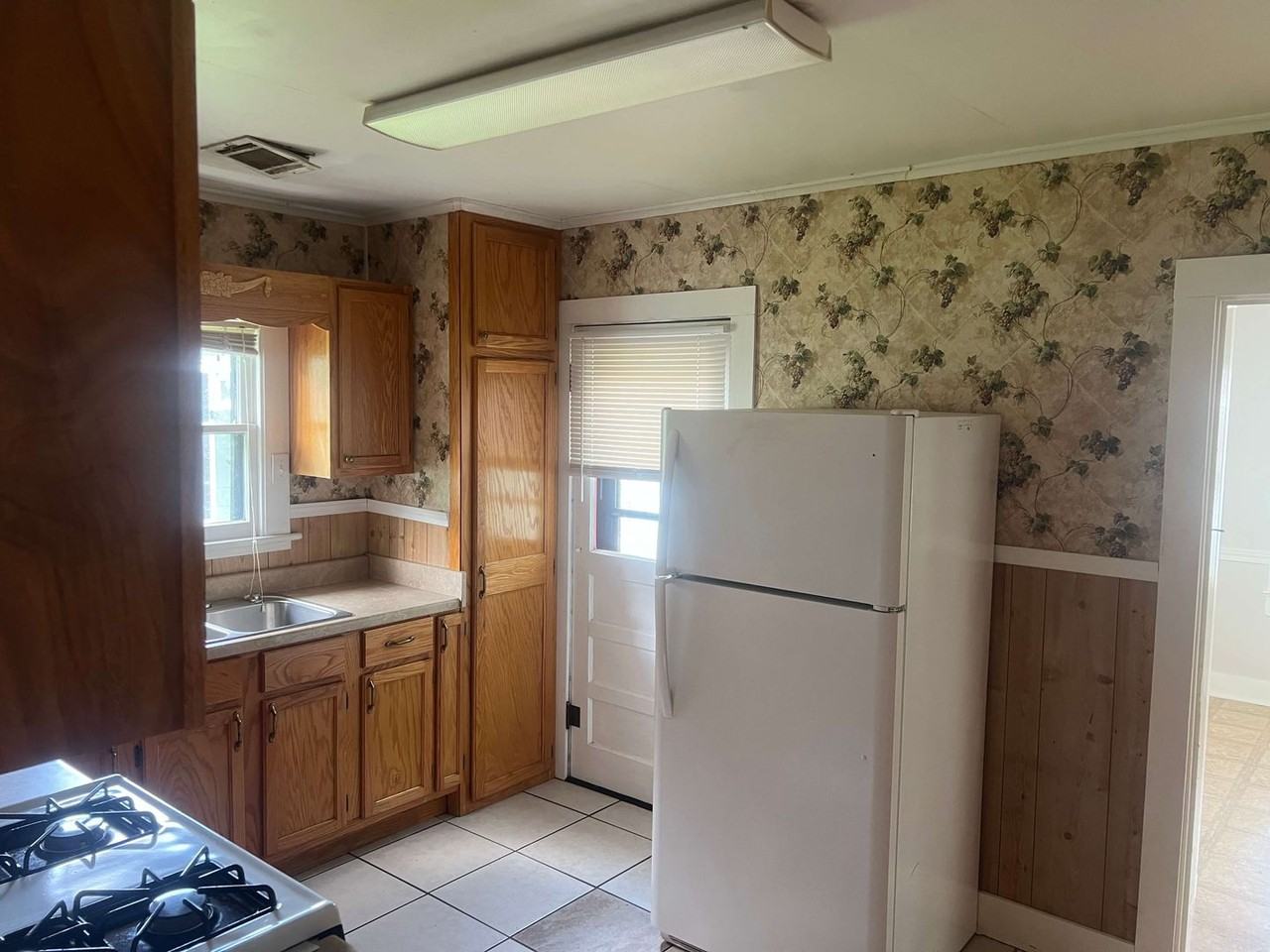 313 Saint Thomas St - Photo 7 of 17