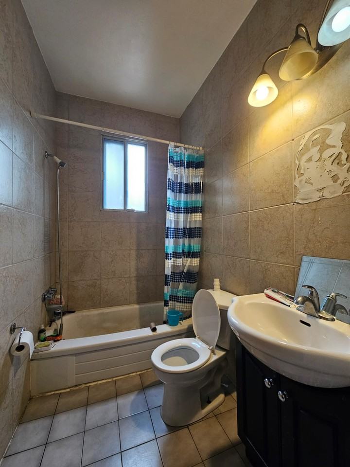 6085 Avenue du Parc - Photo 2 of 9