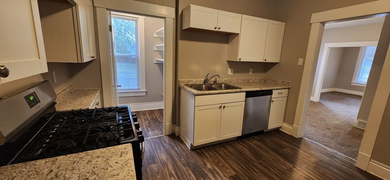 1364 Idaho St - Photo 2 of 31