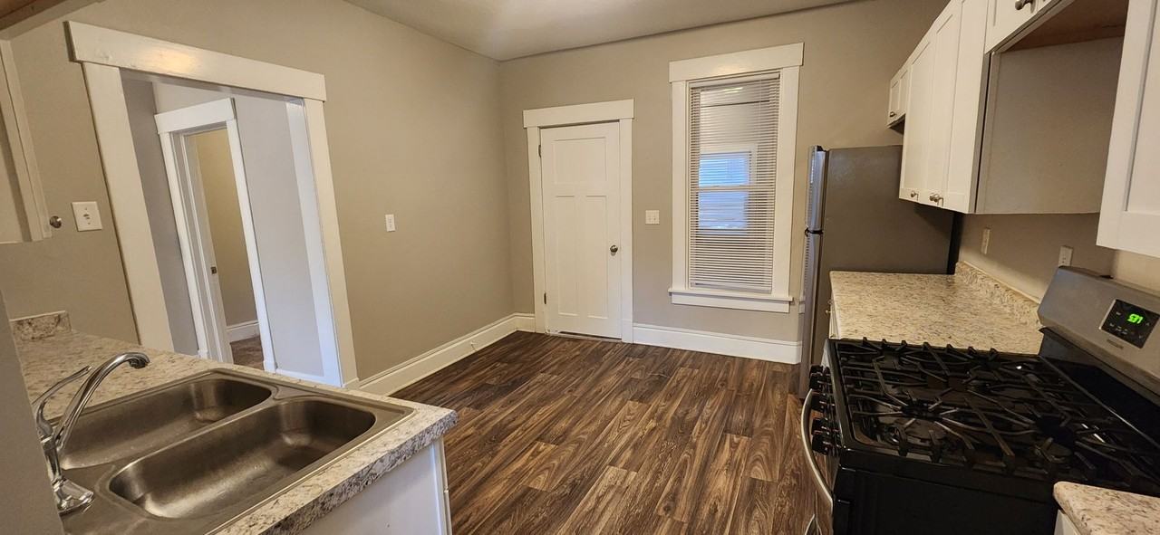 1364 Idaho St - Photo 3 of 31