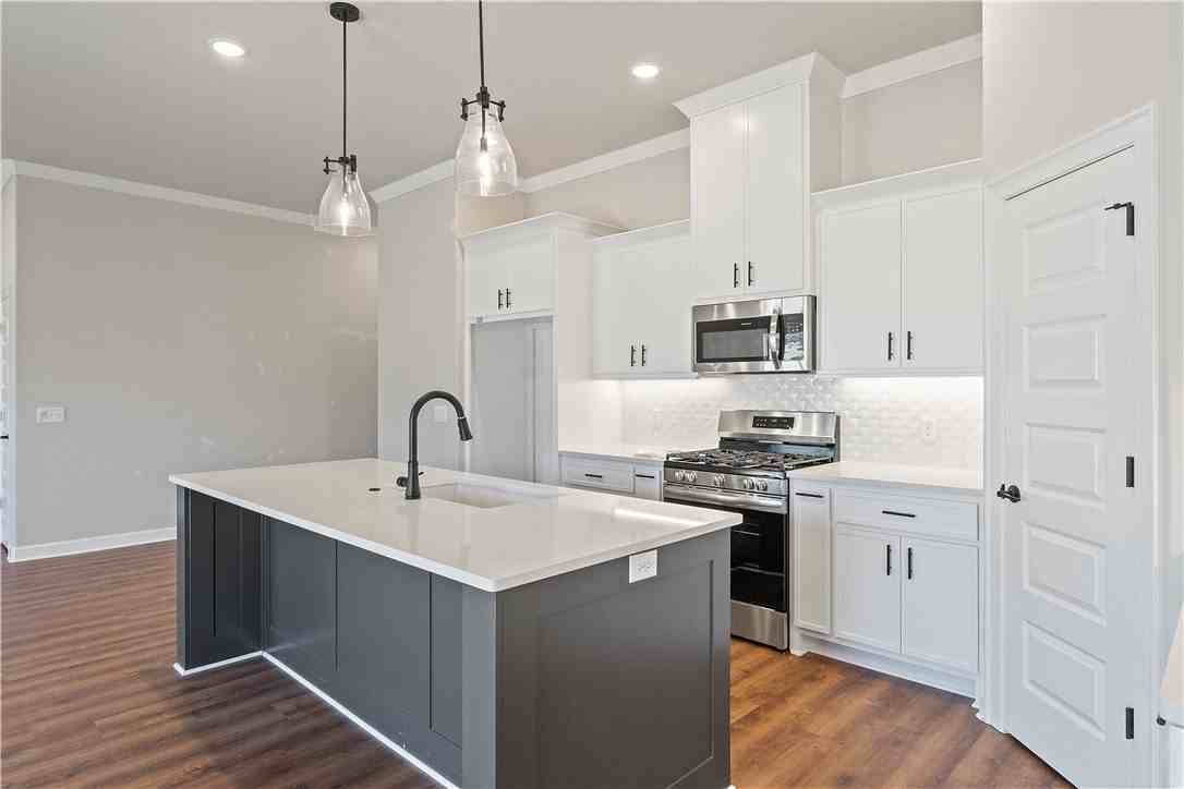 1902 Edwards St - Photo 5 of 13