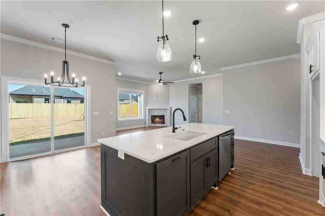 1902 Edwards St - Photo 6 of 13