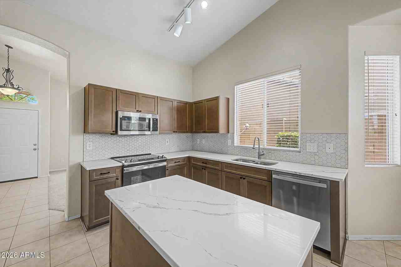 4545 E Rowel Rd - Photo 3 of 36