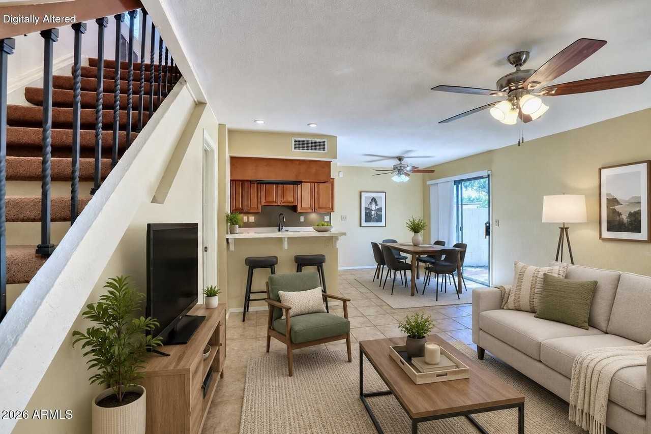 4809 E Euclid Ave #2 - Photo 3 of 19