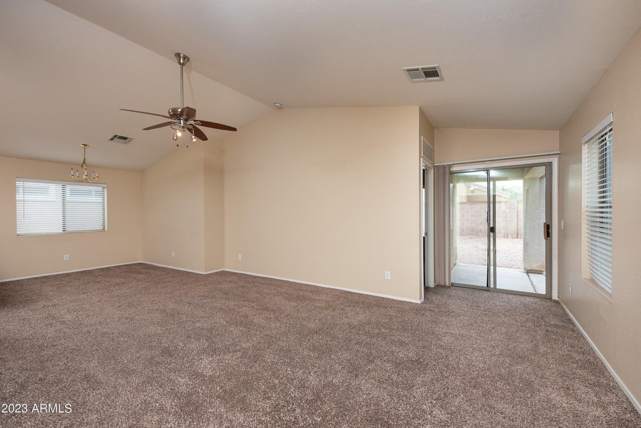 37153 W Amalfi Ave - Photo 3 of 17