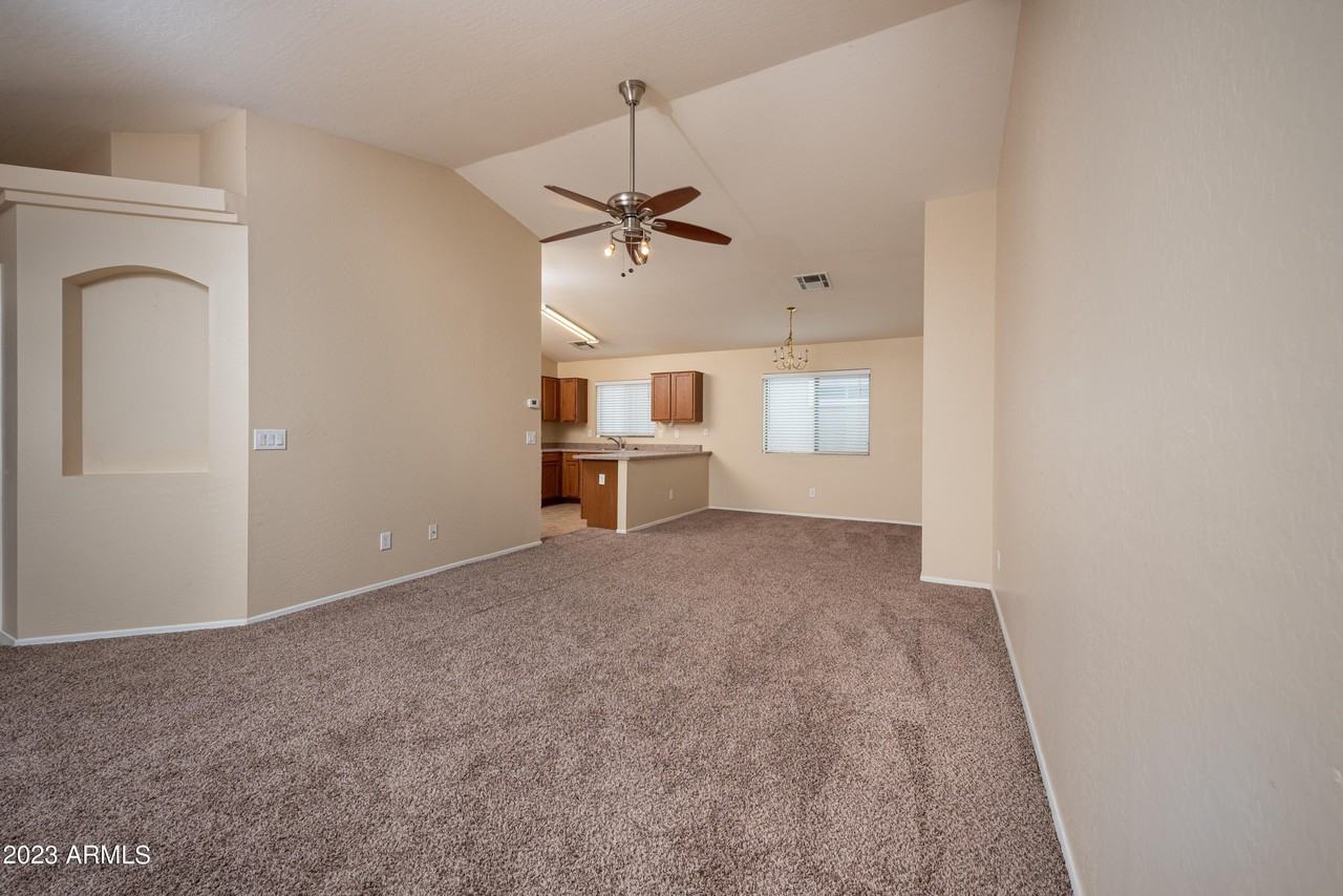 37153 W Amalfi Ave - Photo 4 of 17