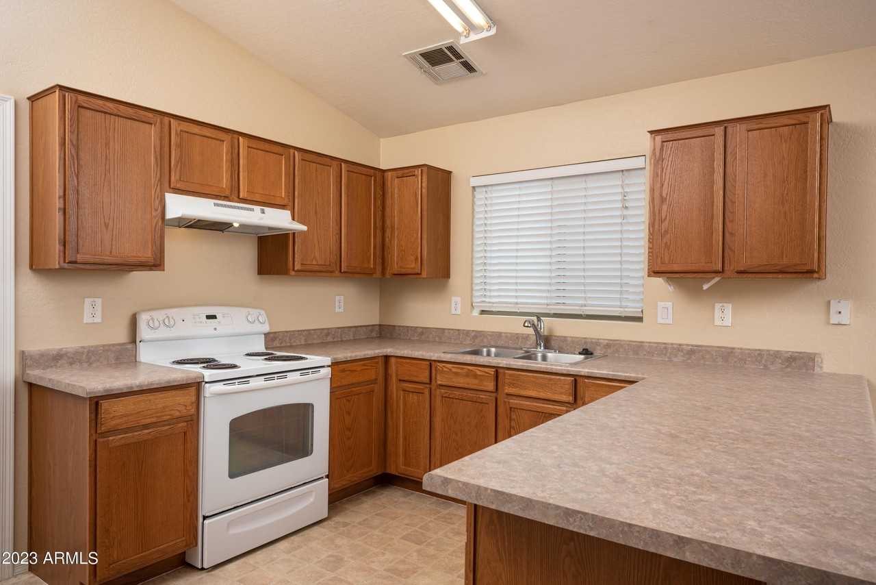 37153 W Amalfi Ave - Photo 5 of 17