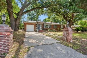 featured image of 1703 Palmetto Dr
