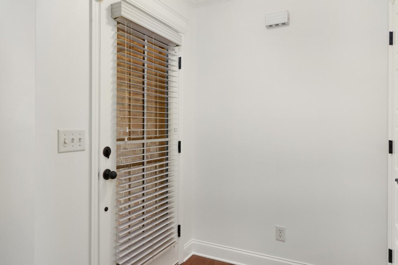 3384 Willow Lake Cir - Photo 4 of 28