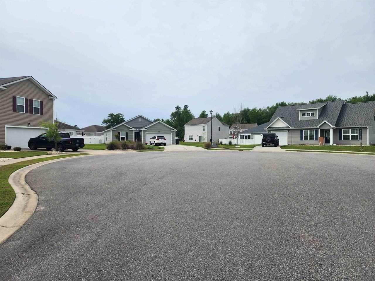 1300 Arbor Ct - Photo 3 of 23