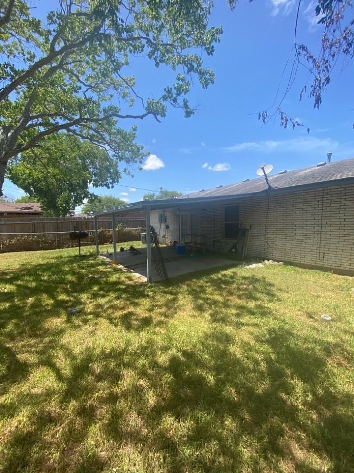 1929 Loritte Dr - Photo 2 of 5