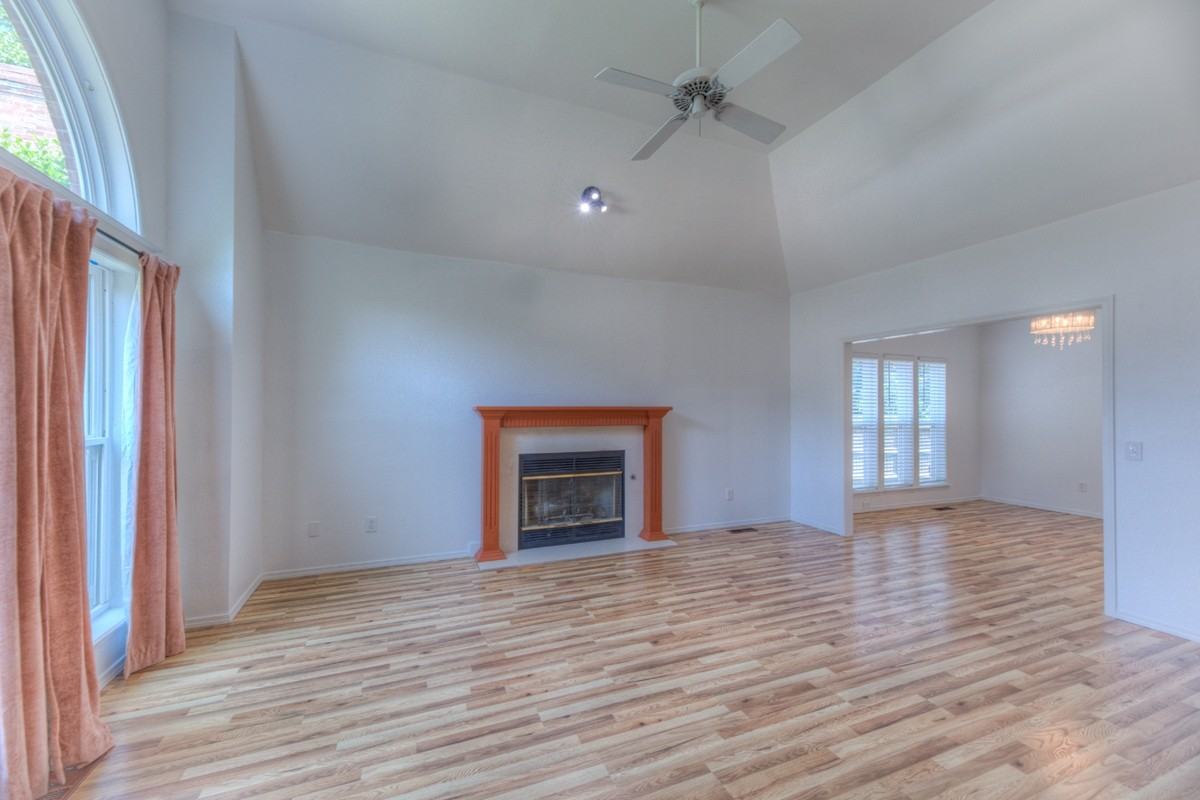 9215 S Erie Ave #1 - Photo 3 of 31