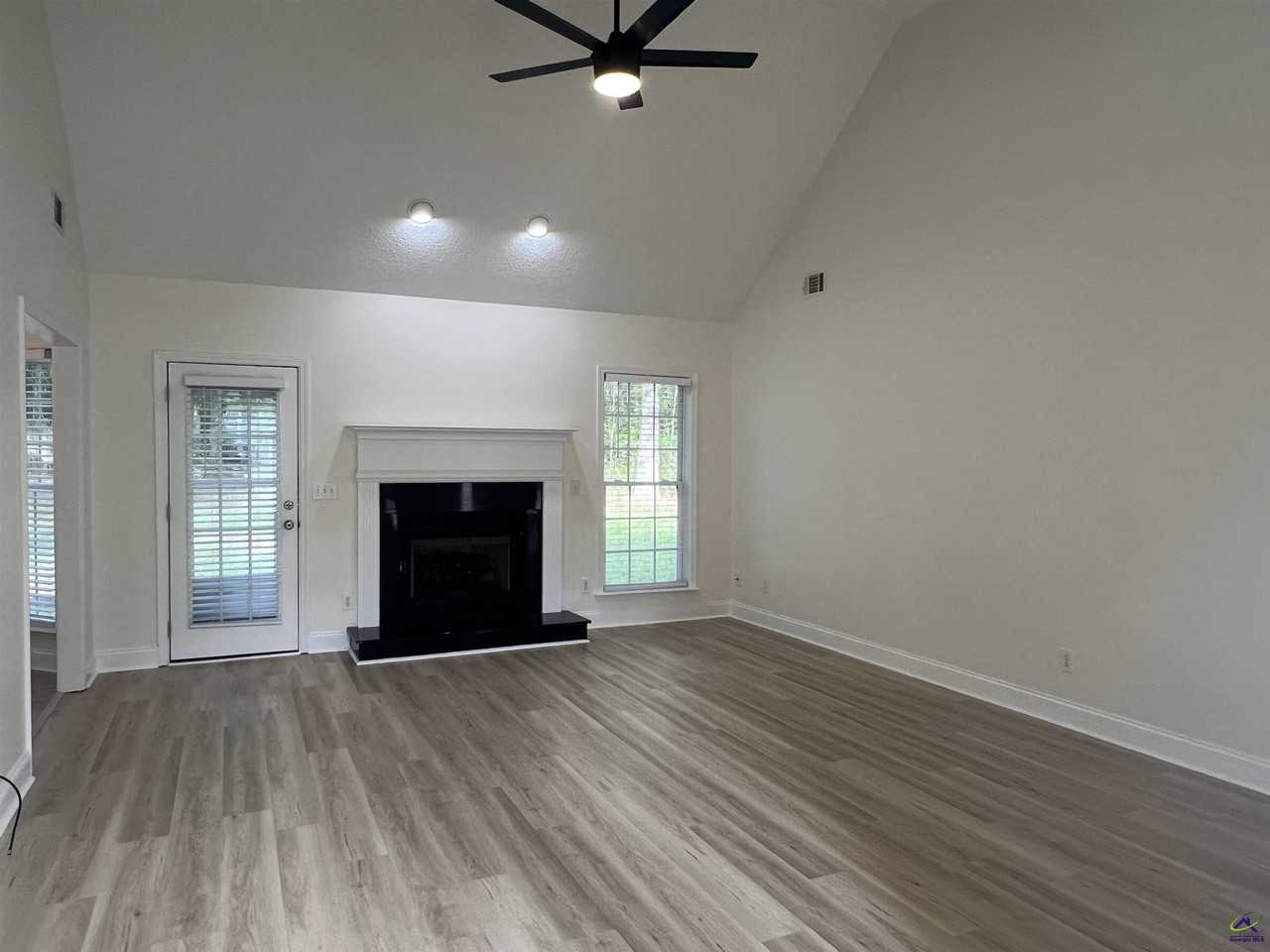 134 Stone Brooke Dr - Photo 5 of 38