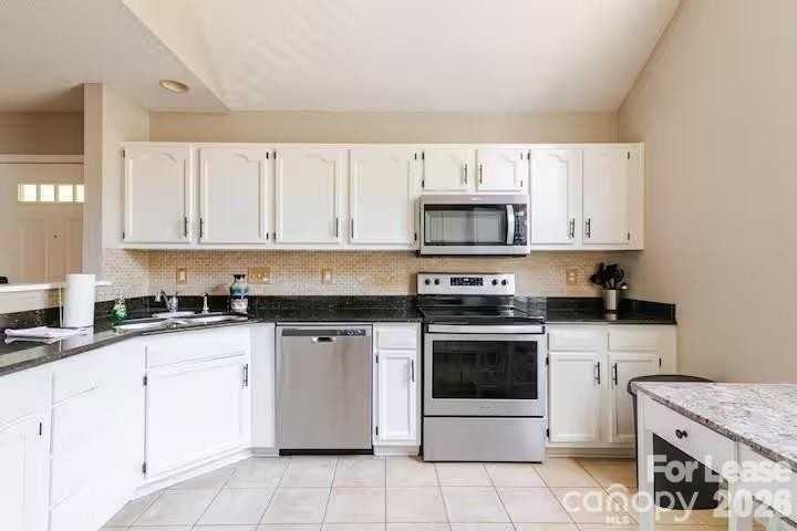 8263 Southgate Commons Dr - Photo 4 of 28