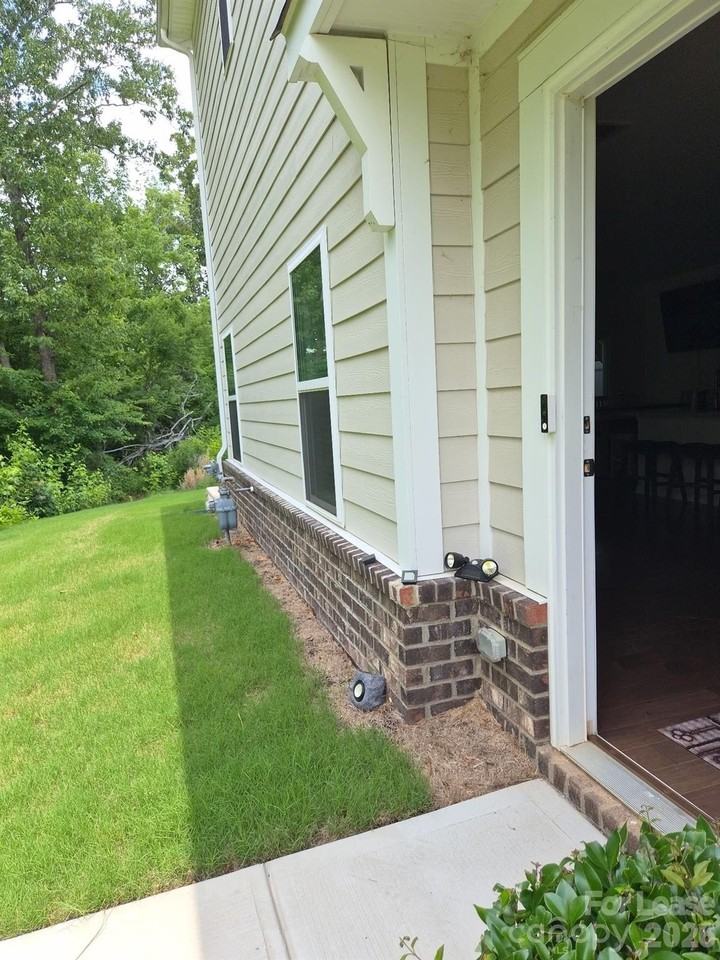 2906 Trinity St - Photo 2 of 14