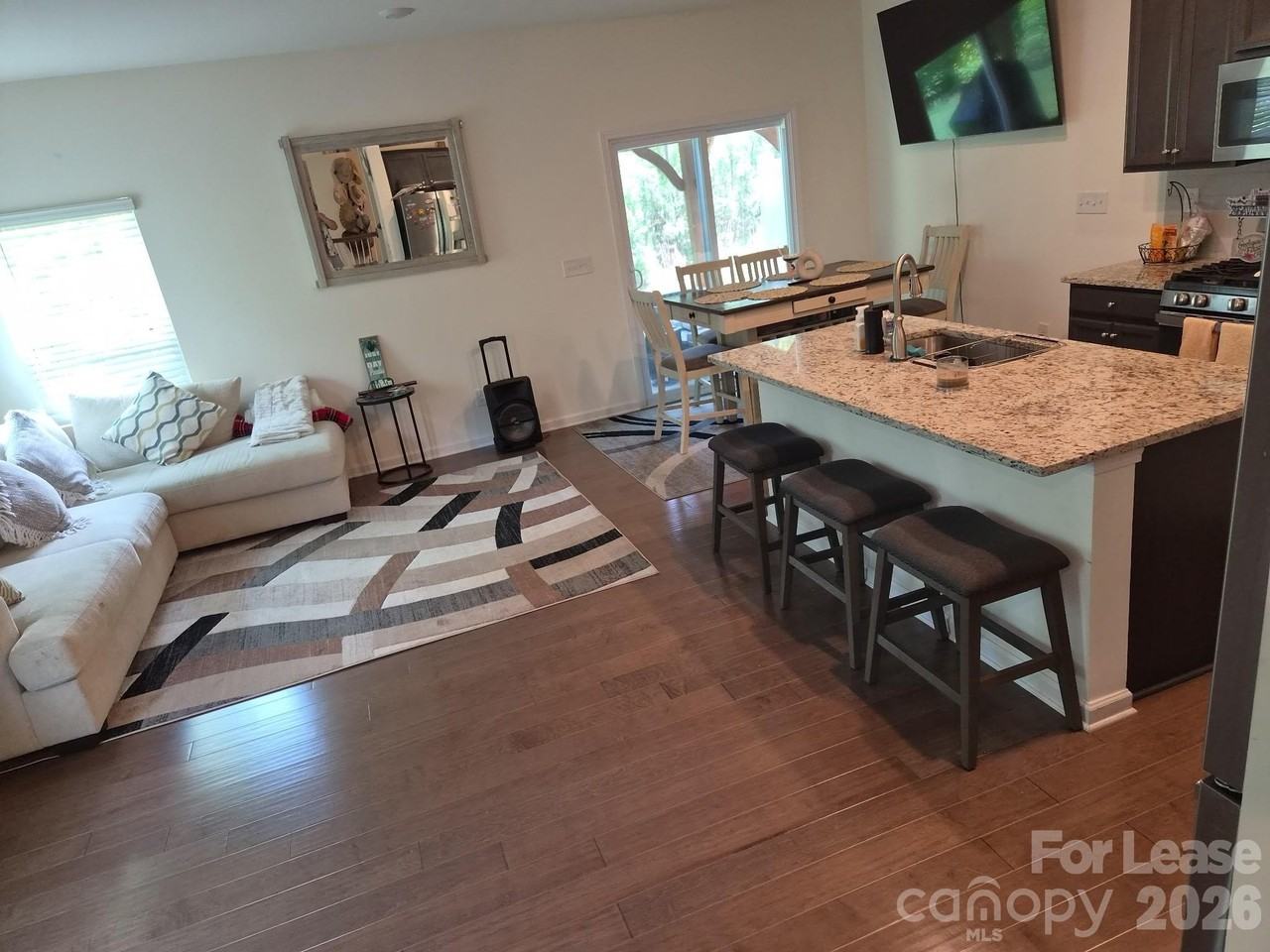 2906 Trinity St - Photo 3 of 14