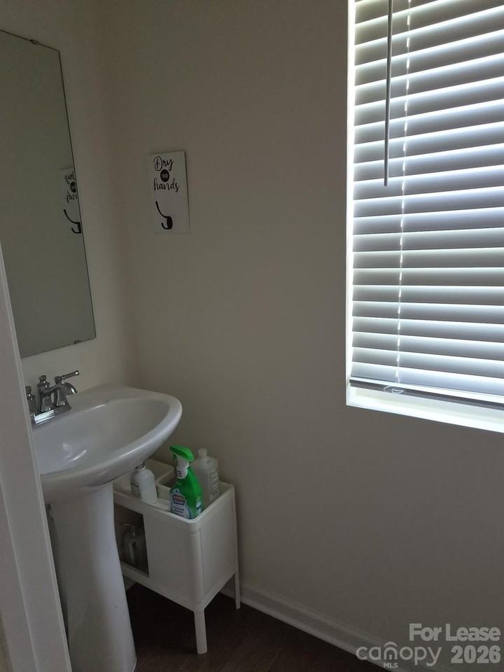 2906 Trinity St - Photo 4 of 14