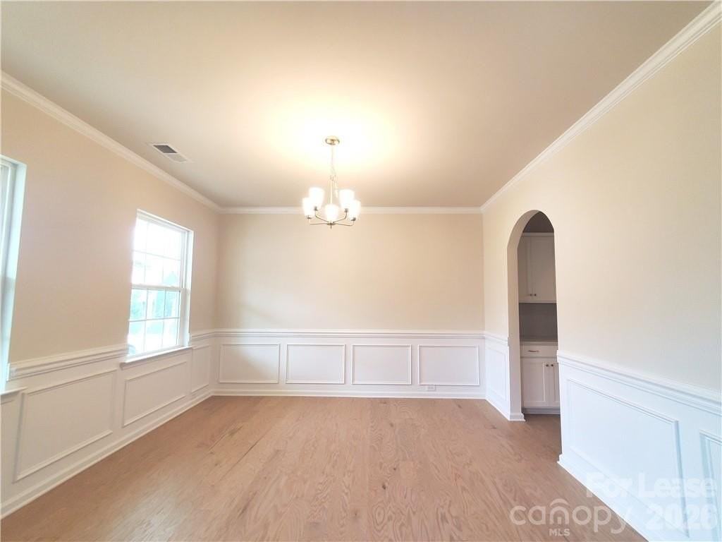 1009 Gabardine Ln - Photo 6 of 22