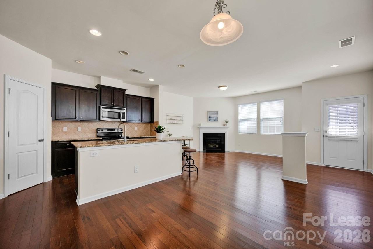 18448 W Catawba Ave - Photo 3 of 35