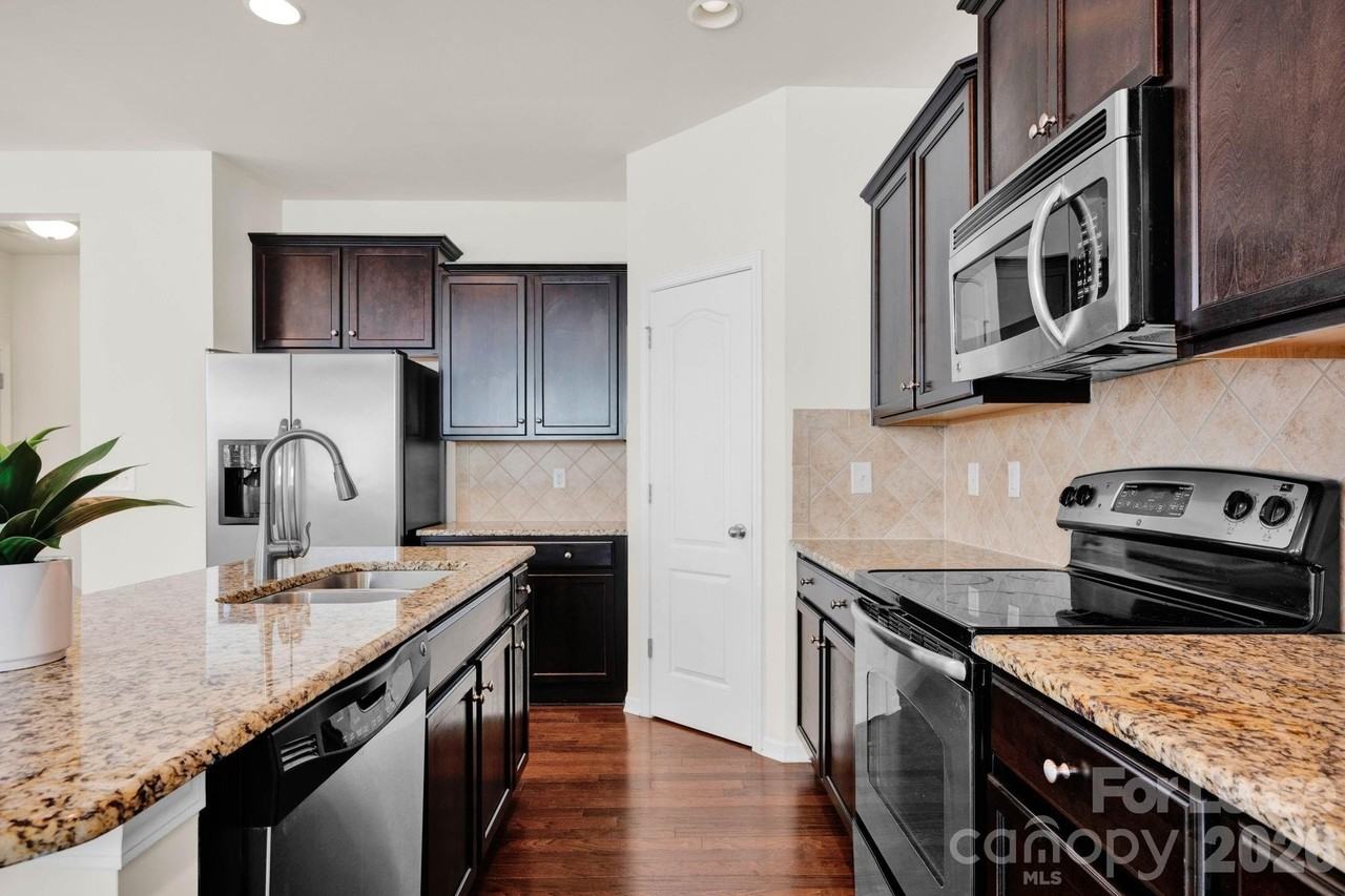 18448 W Catawba Ave - Photo 6 of 35