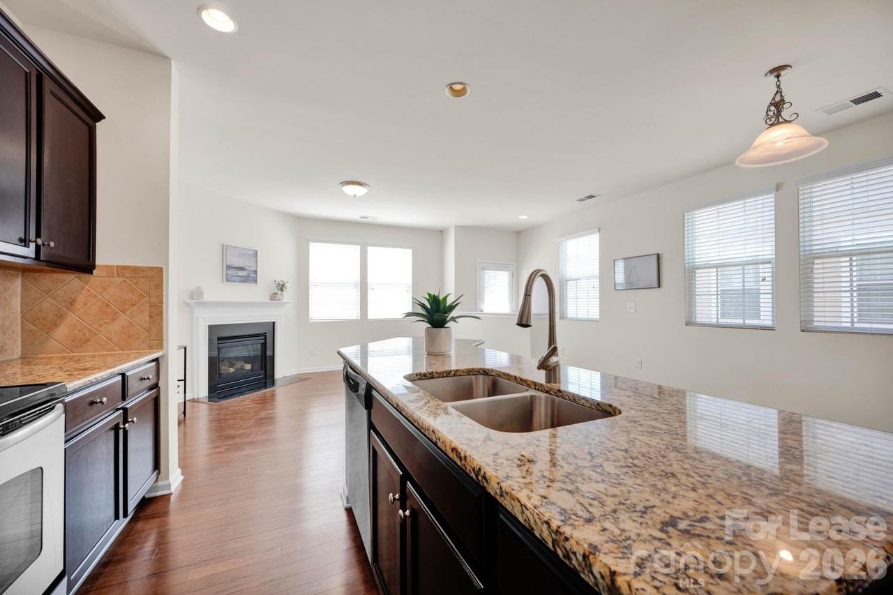 18448 W Catawba Ave - Photo 7 of 35
