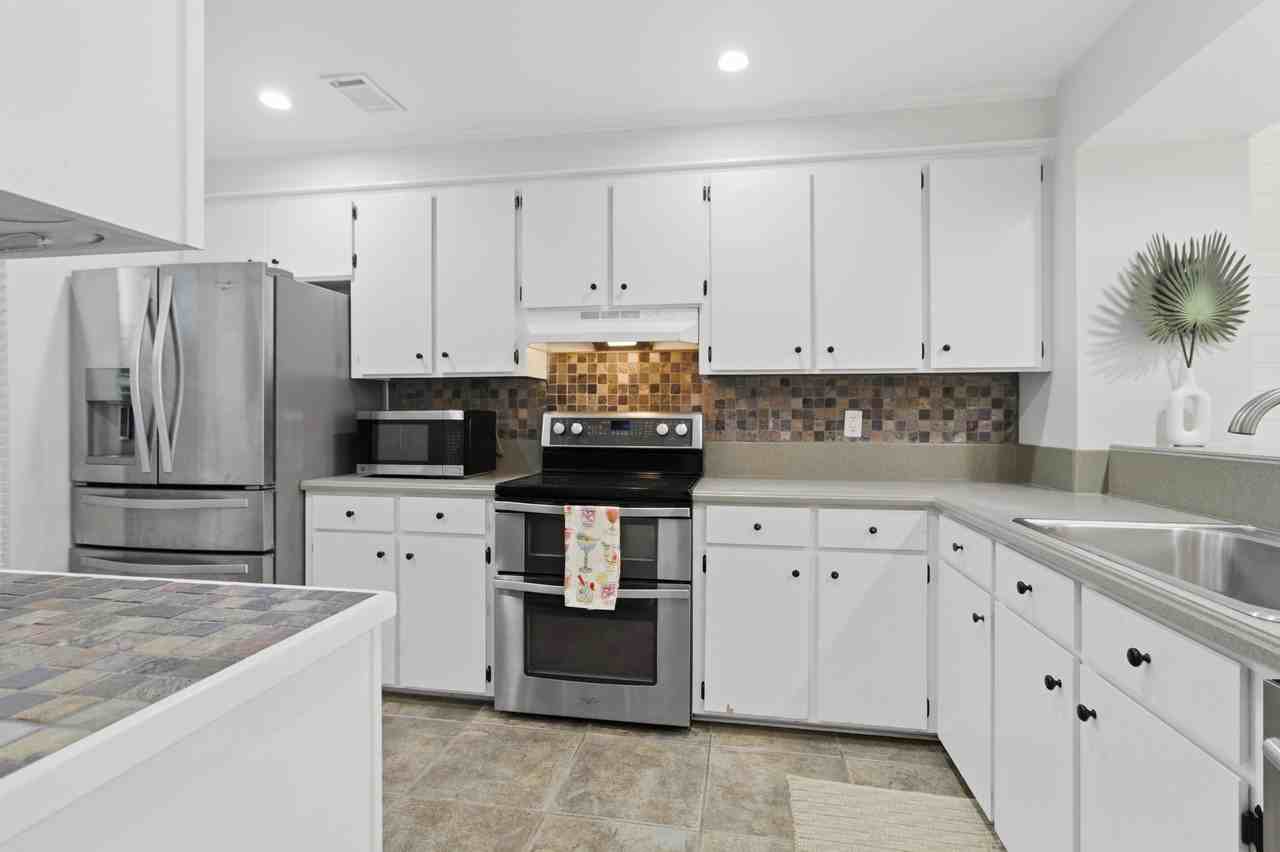 1162 Shadow Lake Cir #44 - Photo 4 of 41