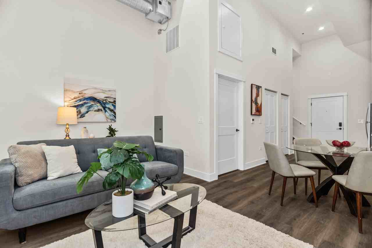 1453 Maple Ave #206 - Photo 6 of 20