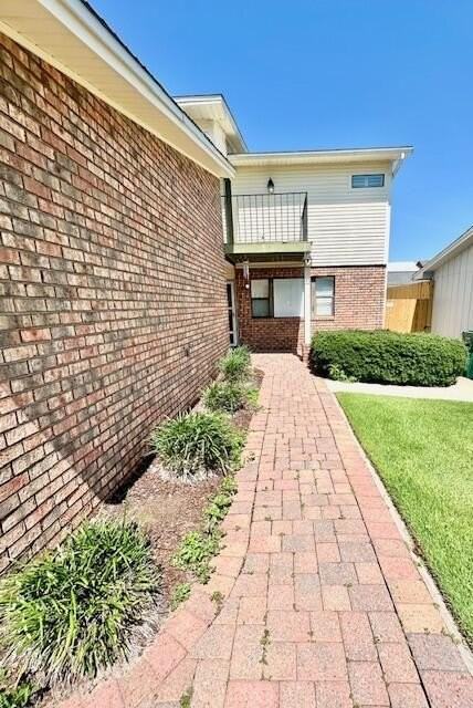 937 Holbrook Cir - Photo 2 of 39