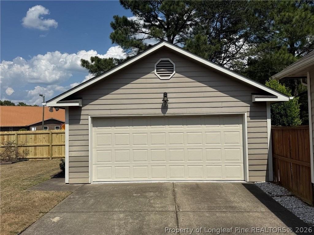 1813 Stetson Ln - Photo 2 of 16