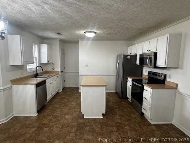 143 Haywood Dr - Photo 3 of 20