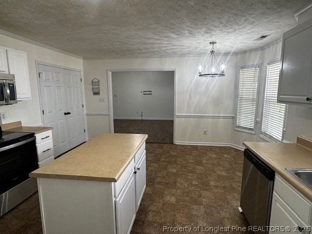 143 Haywood Dr - Photo 4 of 20