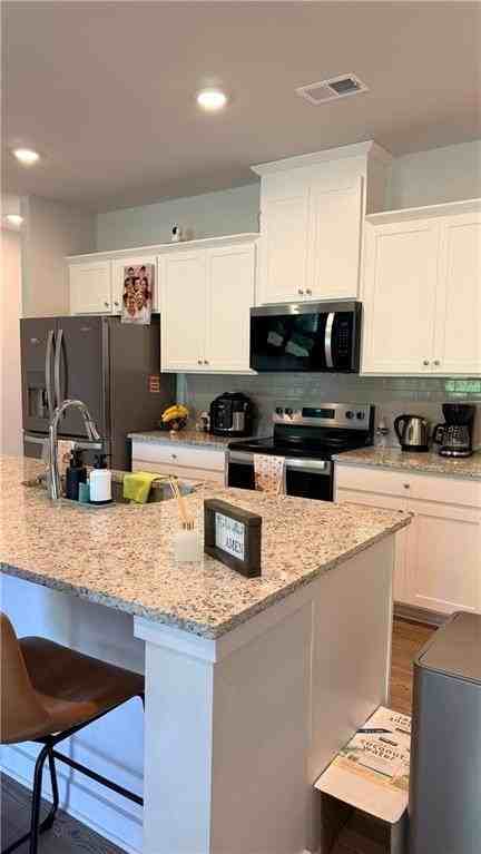 1030 Sutherland Ln - Photo 4 of 17