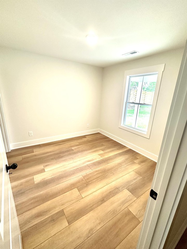 216 Victor Reiter Pkwy #B - Photo 4 of 10