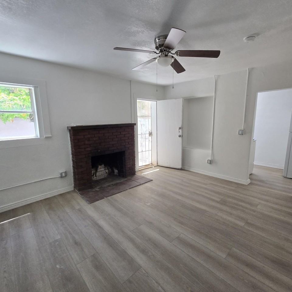 110 Mesa St Se - Photo 3 of 11