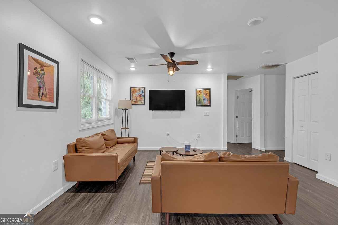 2533 Godfrey Dr Nw - Photo 2 of 21