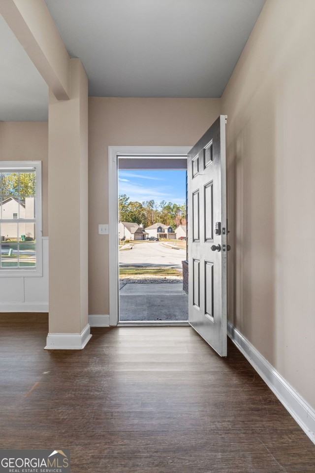 475 Louise Way - Photo 3 of 38