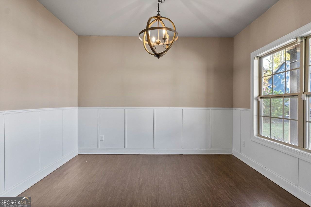 475 Louise Way - Photo 4 of 38