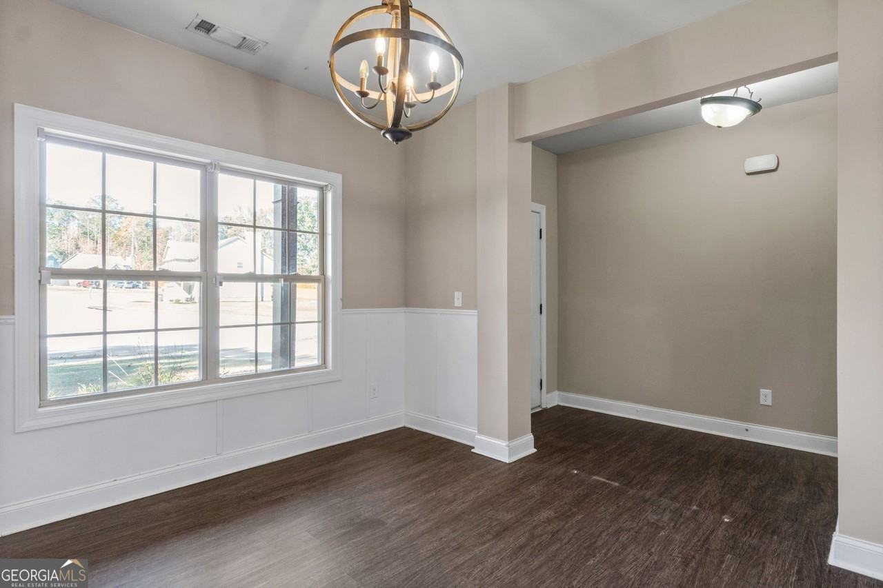475 Louise Way - Photo 5 of 38